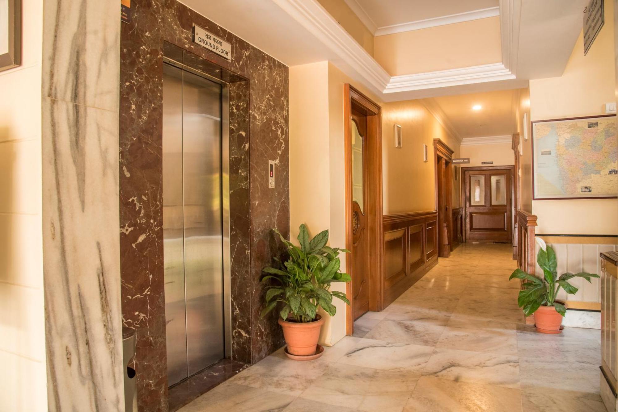 Hotel Ayodhya Kolhapur Zewnętrze zdjęcie