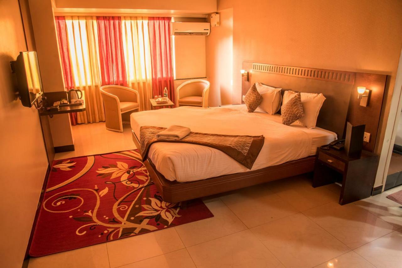 Hotel Ayodhya Kolhapur Zewnętrze zdjęcie