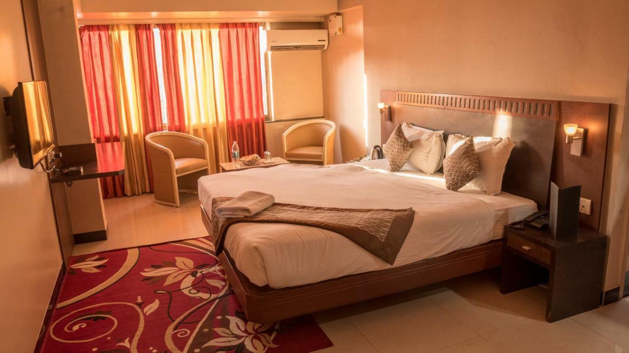 Hotel Ayodhya Kolhapur Zewnętrze zdjęcie