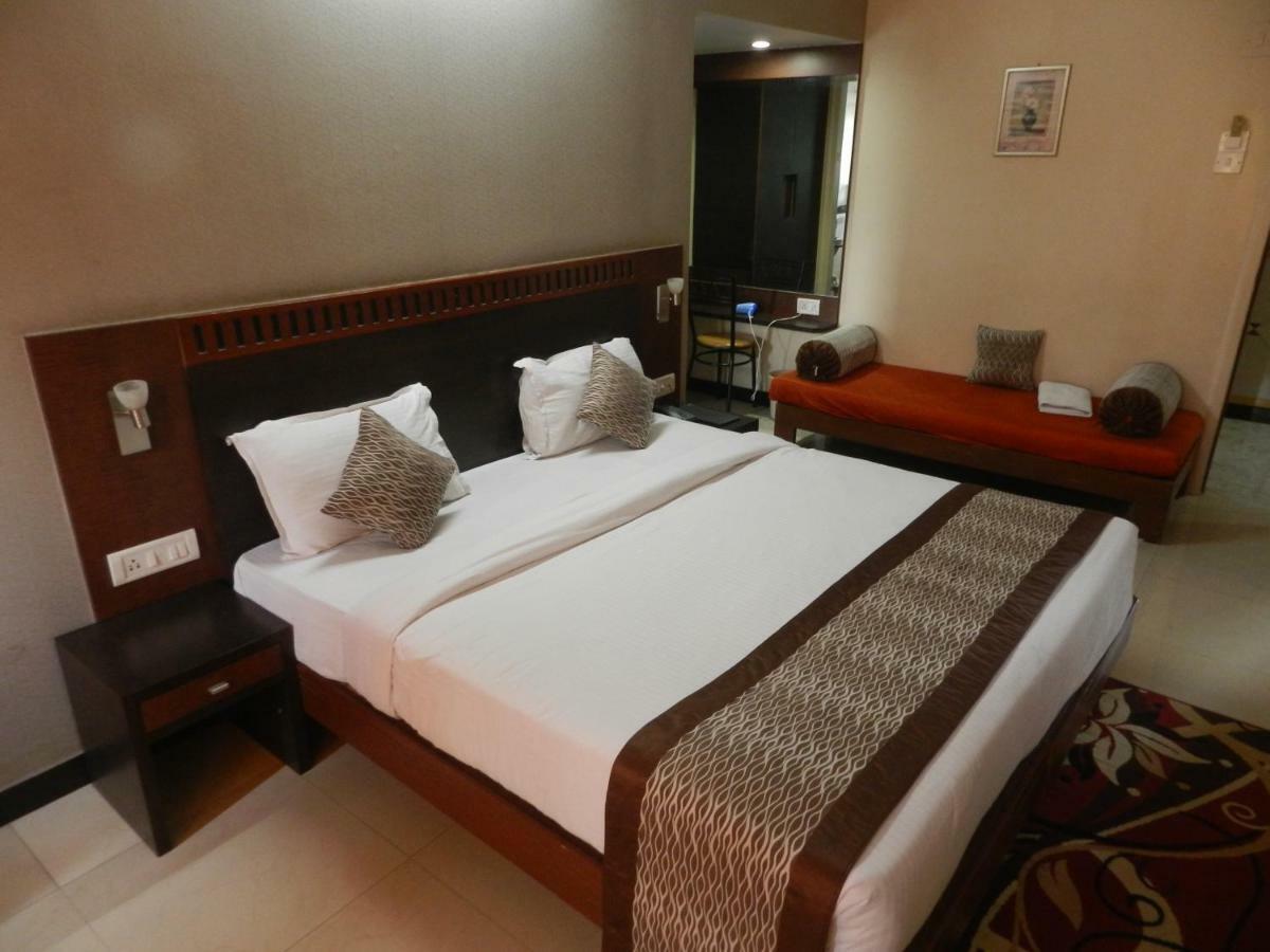 Hotel Ayodhya Kolhapur Zewnętrze zdjęcie