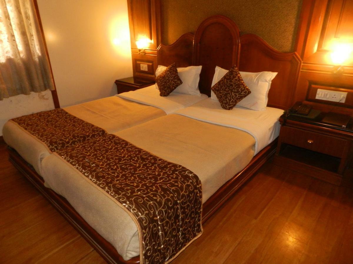 Hotel Ayodhya Kolhapur Zewnętrze zdjęcie