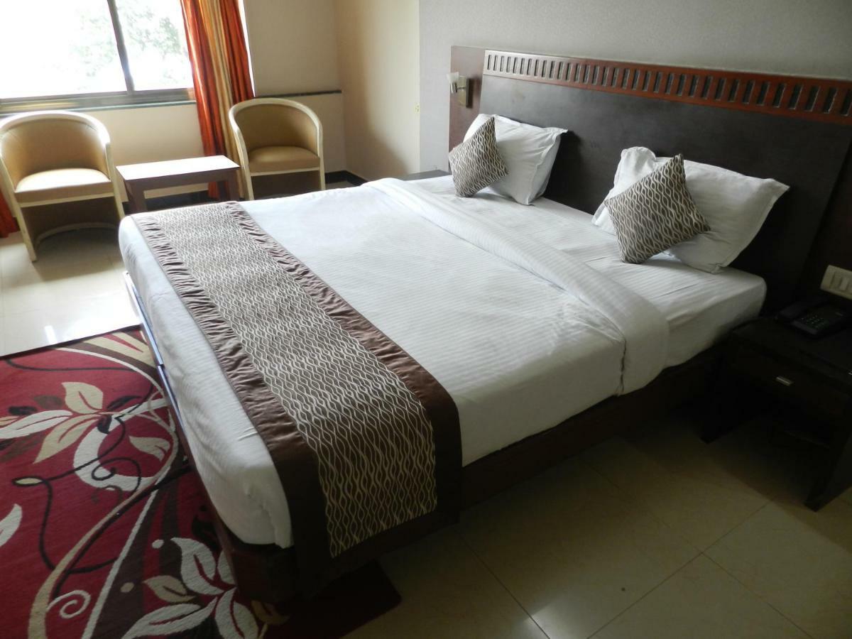 Hotel Ayodhya Kolhapur Zewnętrze zdjęcie