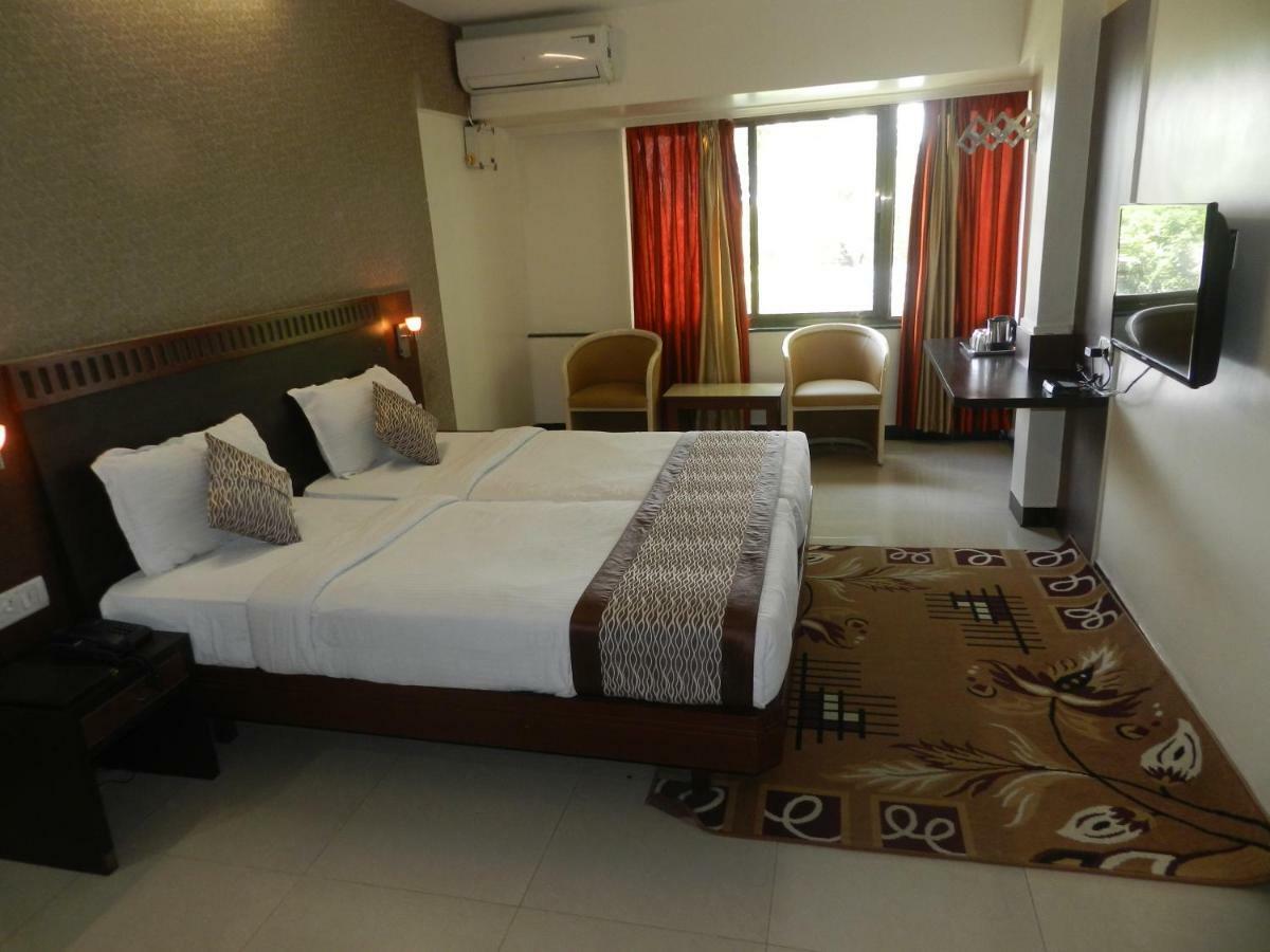 Hotel Ayodhya Kolhapur Zewnętrze zdjęcie